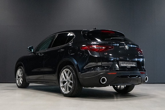 Alfa Romeo Stelvio 4 of 5