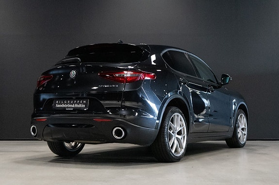 Alfa Romeo Stelvio 5 of 5