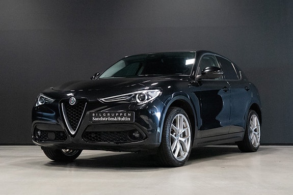 Alfa Romeo Stelvio 3 of 5