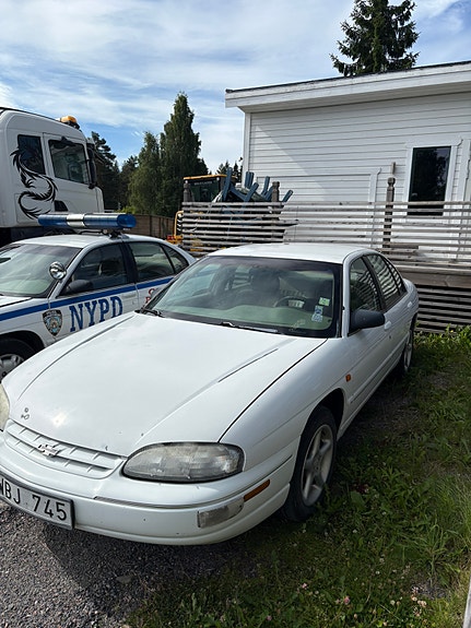 Chevrolet Lumina 2 of 5