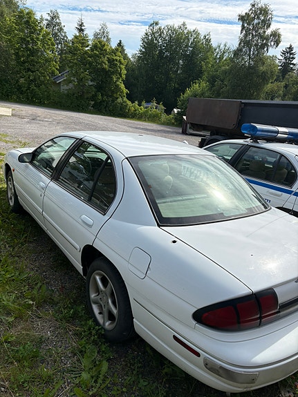 Chevrolet Lumina 3 of 5