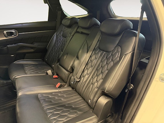Kia Sorento 14 of 26