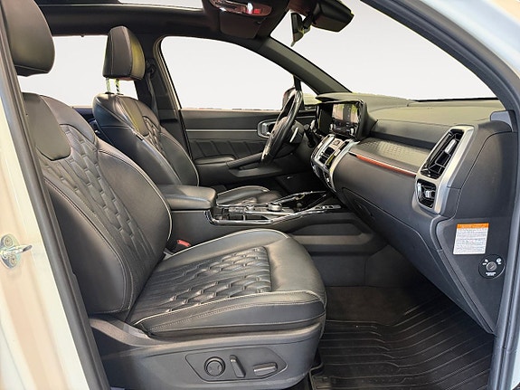 Kia Sorento 15 of 26