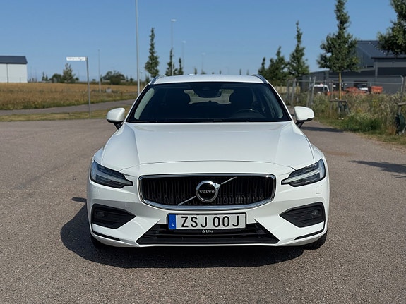 Volvo V60 2 of 5