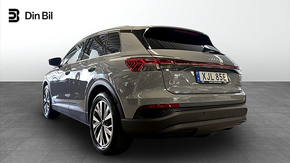 Audi Q4 e-tron 3 of 5