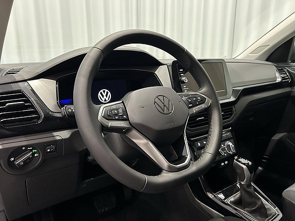 Volkswagen T-Cross 9 of 14