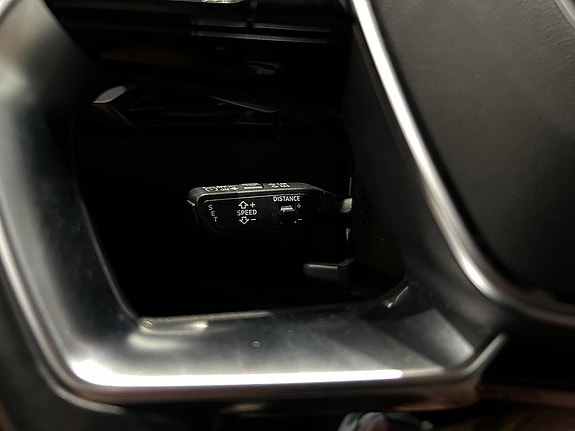Audi e-tron 11 of 16