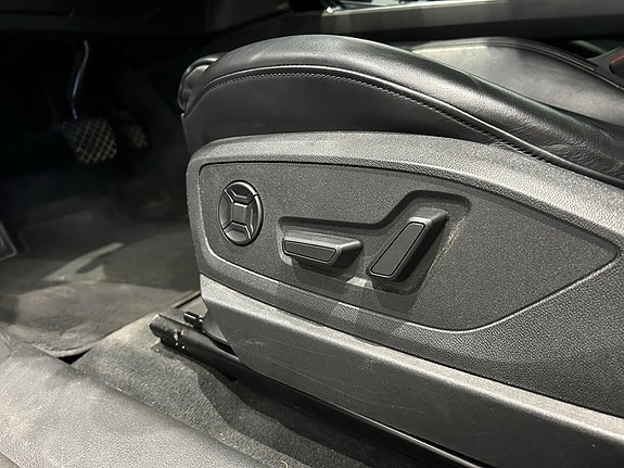 Audi e-tron 8 of 16