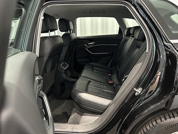 Audi e-tron 7 of 16