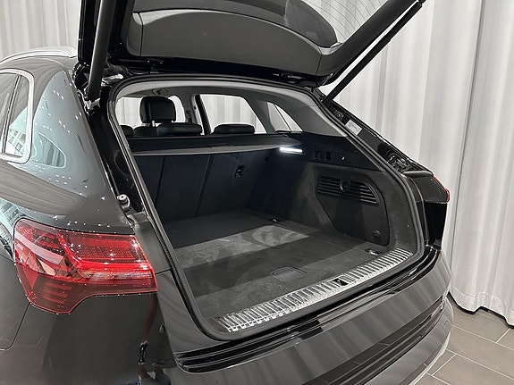 Audi e-tron 4 of 16