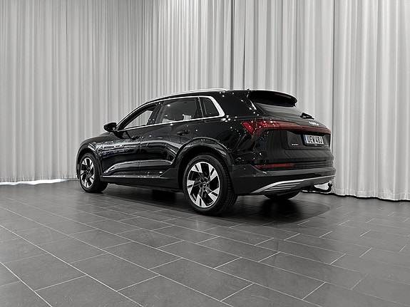 Audi e-tron 3 of 16