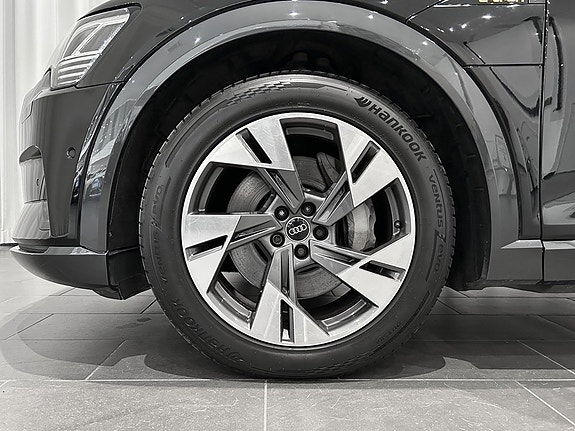 Audi e-tron 5 of 16