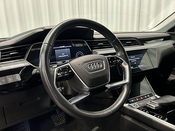 Audi e-tron 10 of 16