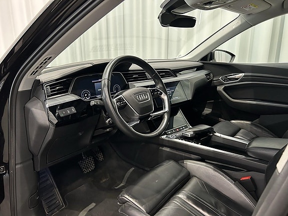 Audi e-tron 9 of 16