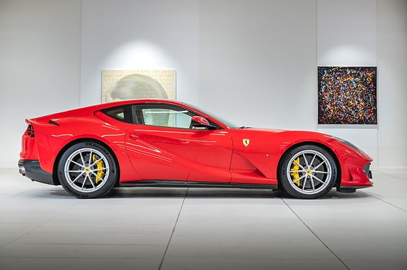Ferrari 812 Superfast 4 of 5