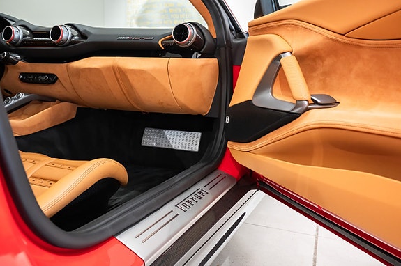 Ferrari 812 Superfast 14 of 20