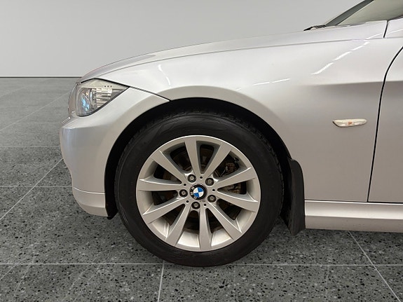 BMW 320d 9 of 17