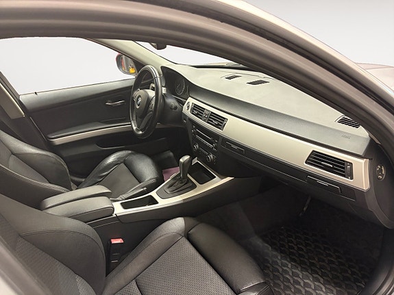 BMW 320d 14 of 17