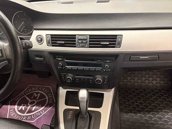 BMW 320d 11 of 17