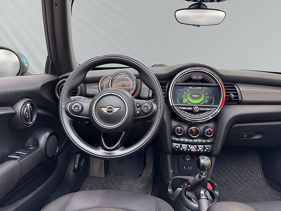 MINI Cooper 13 of 26