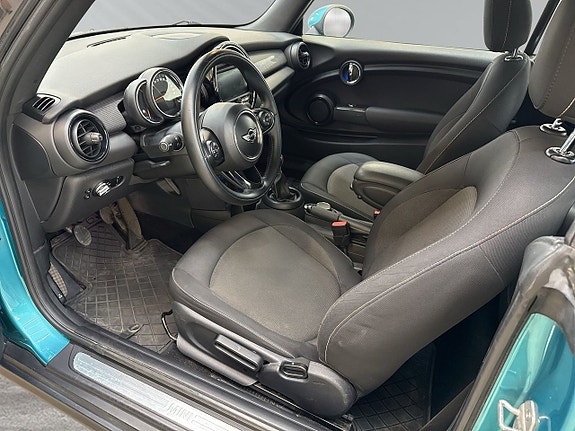 MINI Cooper 17 of 26