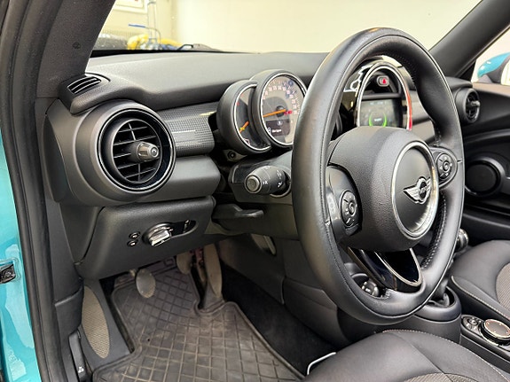 MINI Cooper 14 of 26