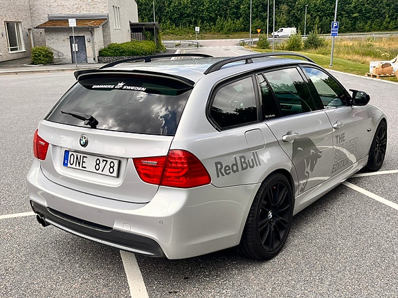 BMW 325d 4 of 5
