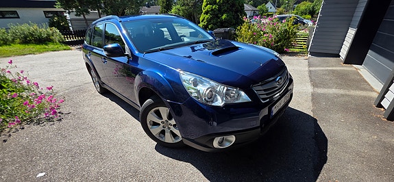 Subaru Outback 2 of 5