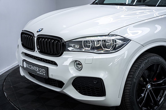 BMW X5 2 of 5