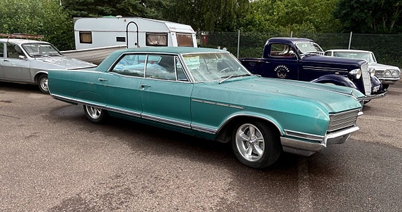 Buick Electra 225 2 of 5