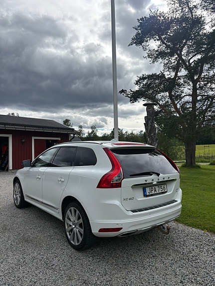 Volvo XC60 4 of 5