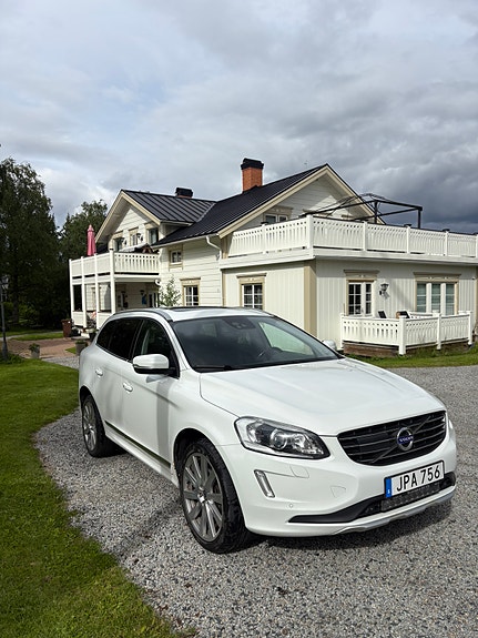 Volvo XC60 2 of 5