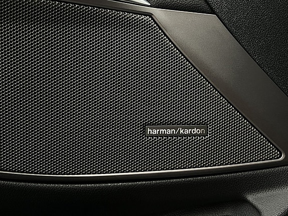 BMW 330i 14 of 30