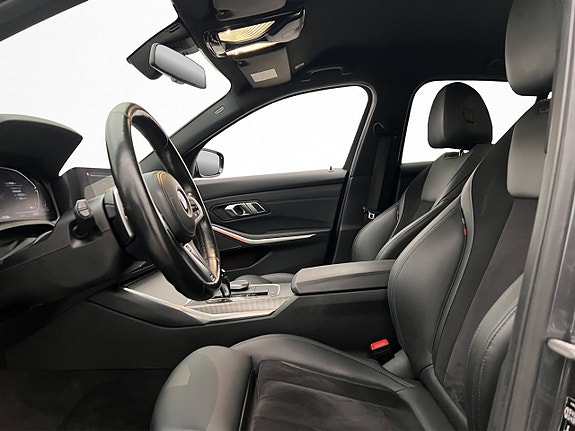 BMW 330i 11 of 30