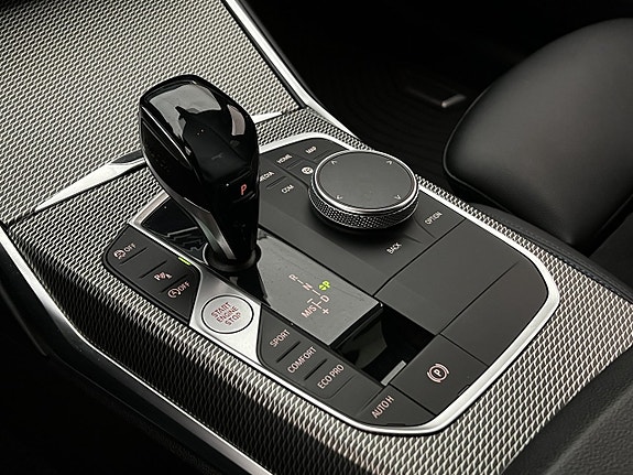 BMW 330i 26 of 30
