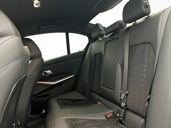 BMW 330i 30 of 30
