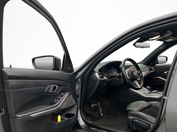 BMW 330i 10 of 30