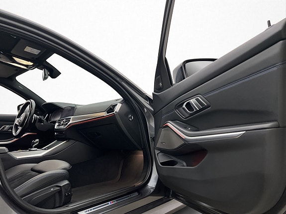 BMW 330i 29 of 30