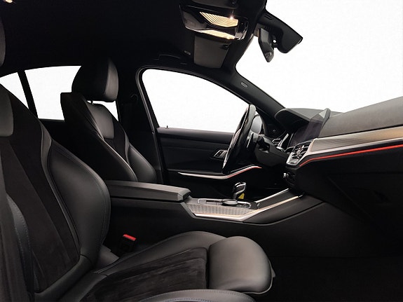 BMW 330i 28 of 30