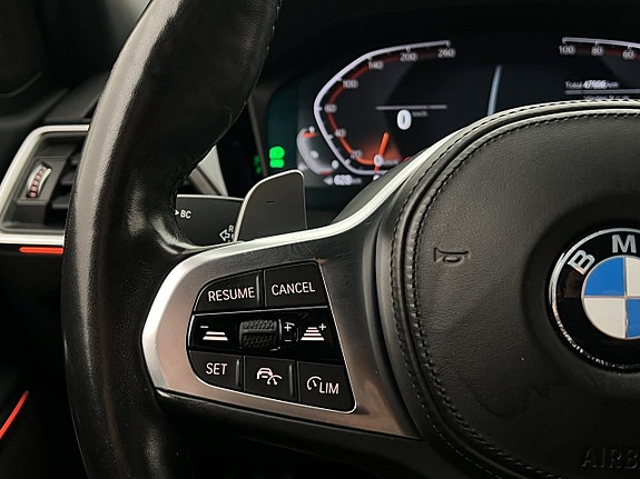 BMW 330i 16 of 30