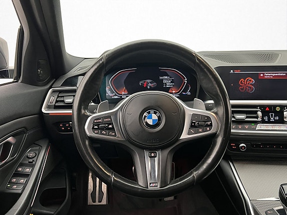 BMW 330i 13 of 30