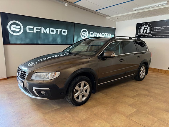 Volvo XC70 2 of 5