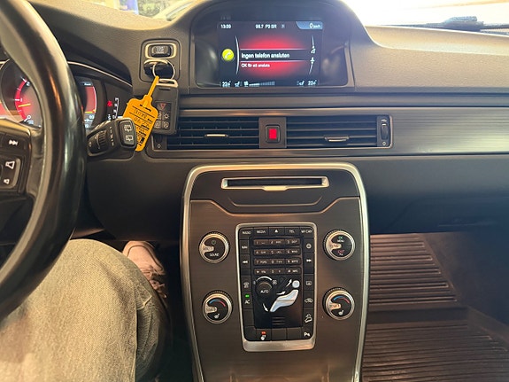 Volvo XC70 11 of 17