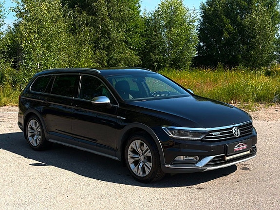 Volkswagen Passat Alltrack 3 of 5