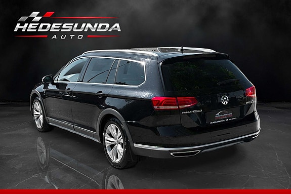Volkswagen Passat Alltrack 2 of 5