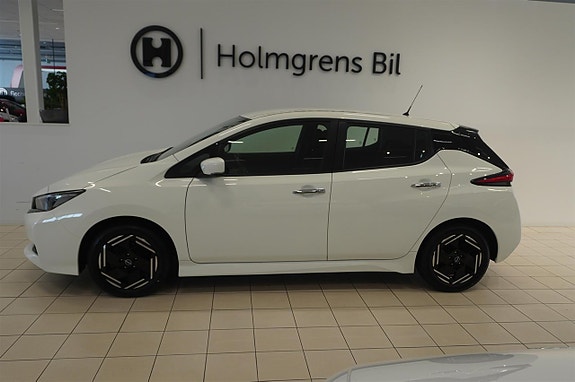 Nissan Leaf 3 of 5
