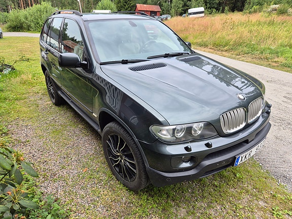 BMW X5 2 of 5