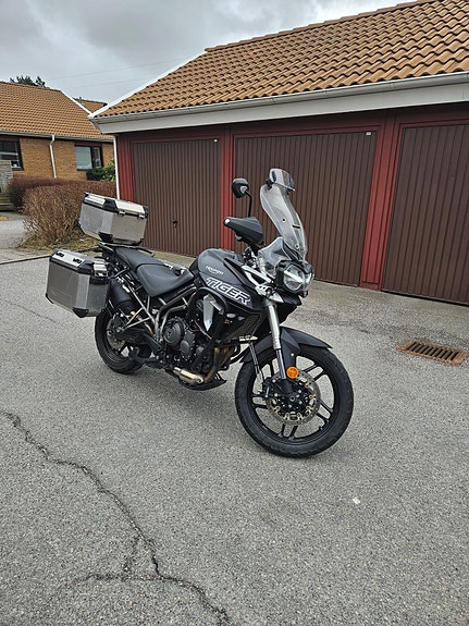 Triumph TIGER 800 XRT 2 of 4