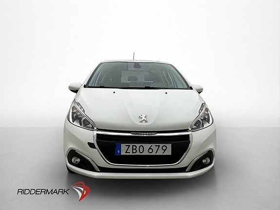 Peugeot 208 2 of 5