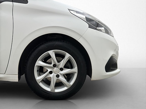 Peugeot 208 26 of 28